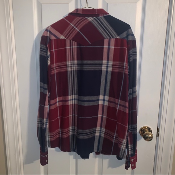 Levi’s button down - Picture 2 of 3